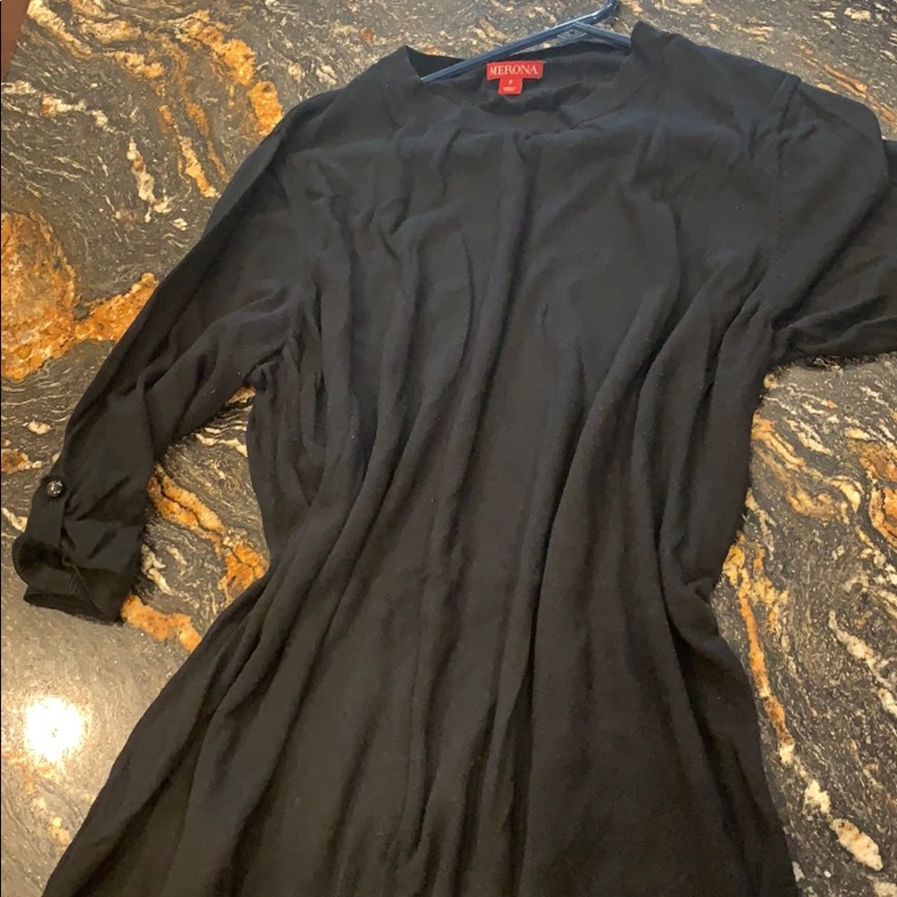 Oversized lightweight sweater.